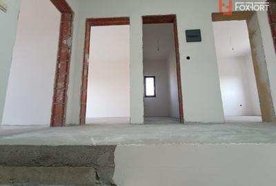 Casă cu 5 camere cu Canalizare în Plopi - 16