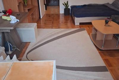 Inchiriez apartament o camera zona Circumvala?iunii - 2