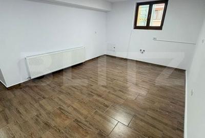 Spațiu comercial, de 59 mp, în Central - 8