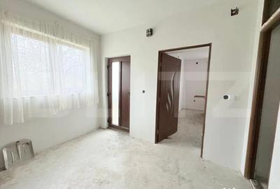 Casă cu 3 camere cu Teren 1900 Mp în Vest
