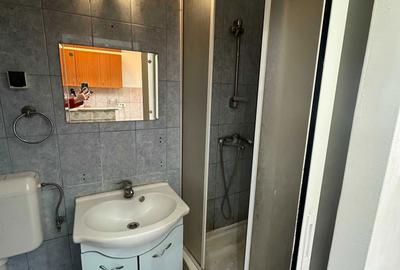 Garsonieră decomandată în UTA - 3