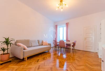 Apartament cu 4 camere decomandat în Central