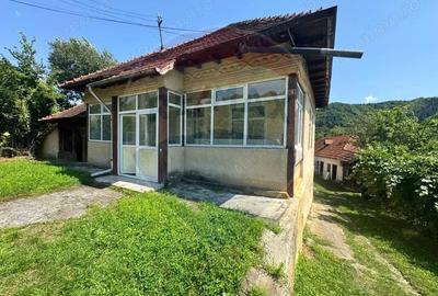 Casa boiereasca cu istorie, teren generos ?i ie?ire la Raul Targului - 10