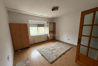 Bocsa Romana, Casa 8 Incaperi, Strada Principala. - 11