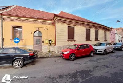 Casă cu 7 camere cu Teren 115 Mp în Central - 2