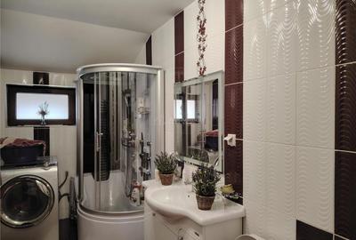 Casă cu 7 camere cu Teren 500 Mp în Păulești - 15