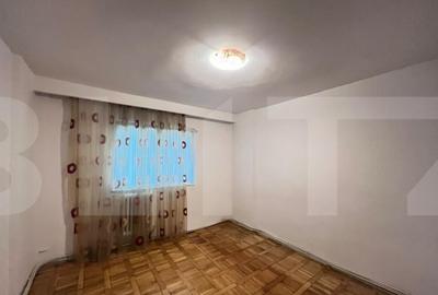 Vanzare apartament de 3 camere, etaj 3, decomandat zona Prim - 2