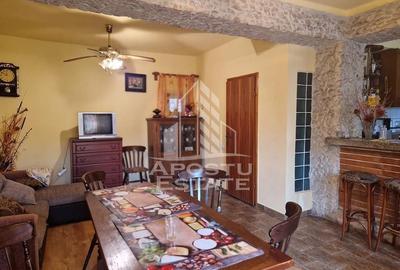 Casa familiala cu spatiu comercial si garaj P+1E+M 720 Mp - 17
