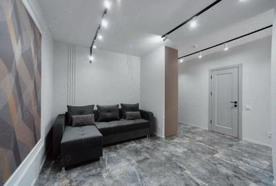 Apartament cu 2 camere decomandat în Tractorul