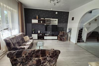 Casă individuală cu 6 camere cu Canalizare în Cloșca
