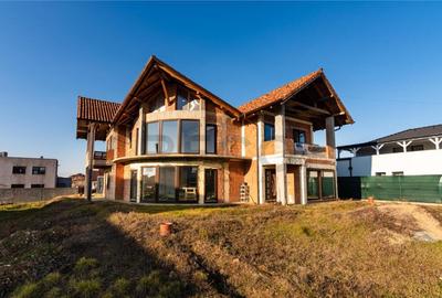 Casă cu 7 camere cu Teren 1000 Mp în Sânmartin - 5