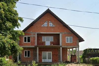 Vand casa in rosu iecea mica - 2