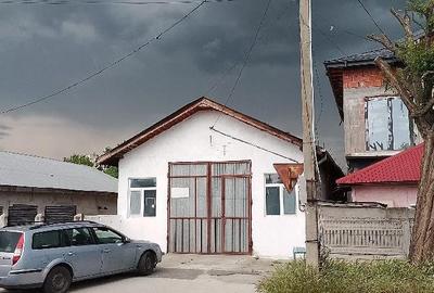 Spațiu comercial, de 120 mp, în Central - 4