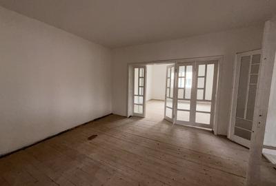 Casă individuală cu 6 camere cu Canalizare în Central - 5