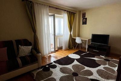 Apartament cu 3 camere, mobilat în Nicolina