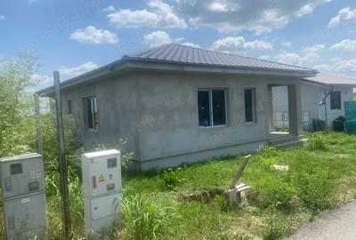 Casă cu 3 camere cu Teren 290 Mp în Sintești - 2