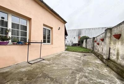 Casa zona centrala - singur #238;n curte - 243 mp - 6