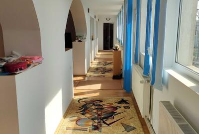 Casă cu 4 camere în Central - 2