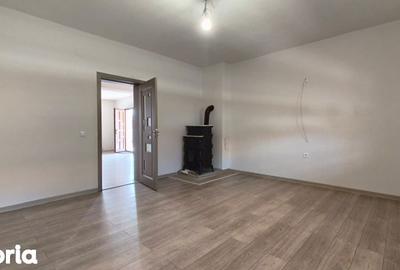 Casă cu 4 camere cu Teren 300 Mp în Central - 11