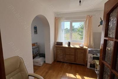 Casă cu 4 camere cu Teren 1219 Mp în Remetea Mare - 9