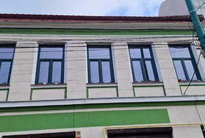 Casa cu curte comuna și intrare separată - 1