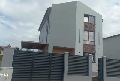 Casă cu 5 camere cu Teren 313 Mp în Berceni