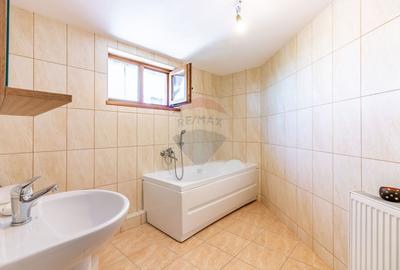 Casa spatioasa 5 camere Bucov - 8