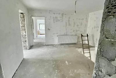 Casă cu 4 camere în Sânandrei