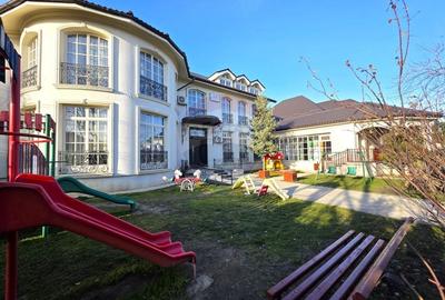 Casă cu 10 camere cu Teren 900 Mp în 23 August - 5