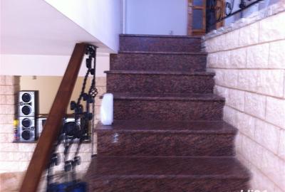 Casă cu 5 camere cu Teren 400 Mp în Teișani - 2