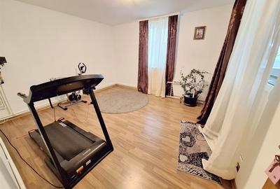 Casă individuală cu 8 camere cu Teren 421 Mp în 9 Mai - 15