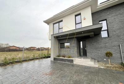 Casă cu 4 camere cu Teren 375 Mp în Săcălaz