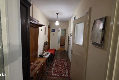 Apartament cu 3 camere semidecomandat în Decebal - 1