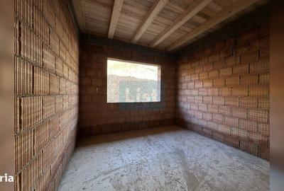 Casă cu 4 camere cu Teren 2000 Mp în Baciu - 12