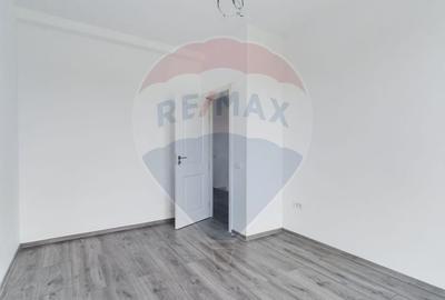 Casă cu 5 camere cu Teren 1000 Mp în Ostratu - 7