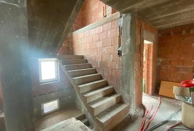 Casă cu 2 camere cu Teren 1300 Mp în Ruși - 5