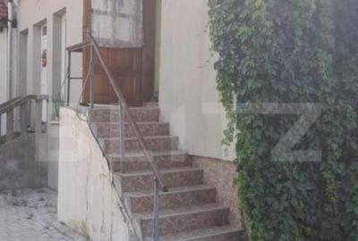 Apartament la casa, zona centrala, 100 mp utili, Radauti - 9