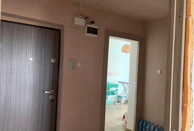 Apartament cu 3 camere semidecomandat în Grădiște - 1