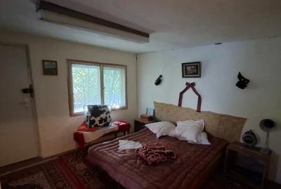 Casă cu 5 camere cu Teren 411 Mp în Lepșa