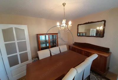 Apartament cu 4 camere decomandat în Central