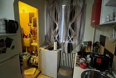 Vanzare garsoniera cu boxa in Titan- 3min metrou 1 Decembrie 1918 - 2