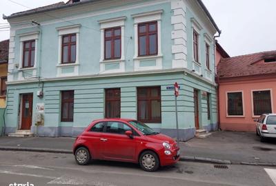 Casă cu 6 camere cu Teren 277 Mp în Central - 1