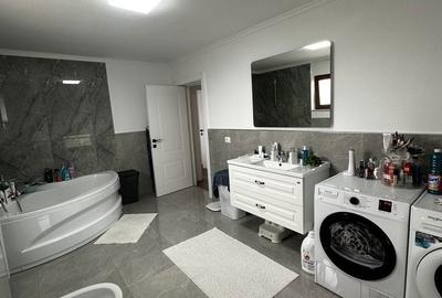 Apartament cu 4 camere în Petrești - 2