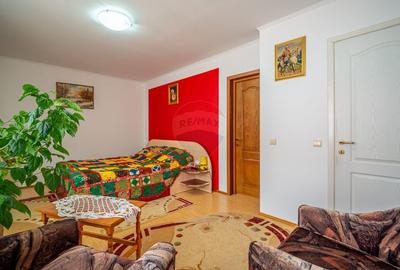 Casa spatioasa in Busteni, cu vedere superba catre Muntii Bucegi Casa spatioasa in Busteni, cu vedere superba catre Muntii Bucegi - 18