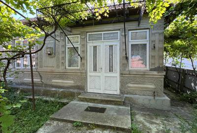 Casă cu 4 camere în Central - 1