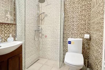 Zona Afi Mall Curte Zona Afi Mall Curte - 7