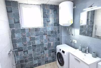 Garsonieră decomandată în Titan