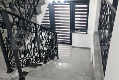 Casă cu 8 camere cu Teren 2300 Mp în Rădăuți - 2