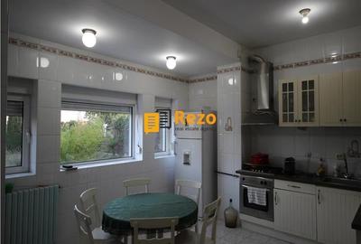 Vila impunatoare cu iesire la lac in Peris - 5