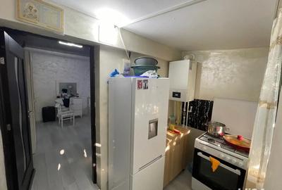 Vand casa singur in curte, cu acces printr o curte comuna